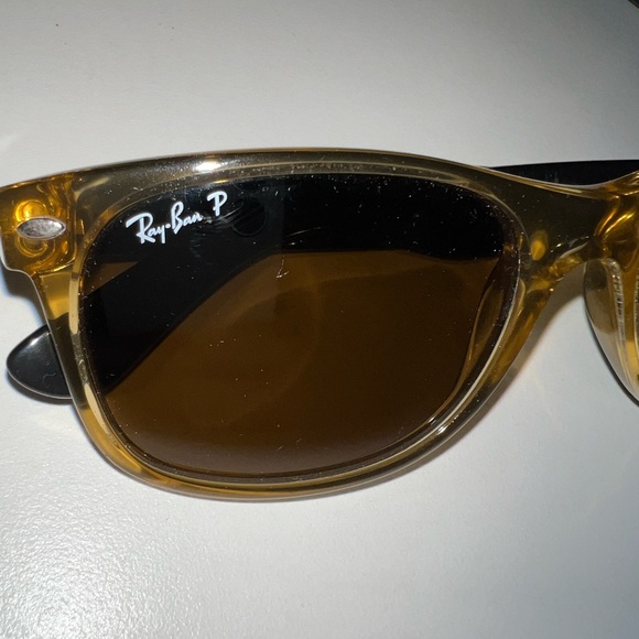 Ray Ban Wayfarer Polarized Sunglasses with case - Picture 8 of 8